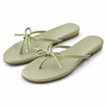 Damen Zehentrenner Sandalen Größe 40/41 in Salbeigrün Lederoptik mit Schnürriemen
